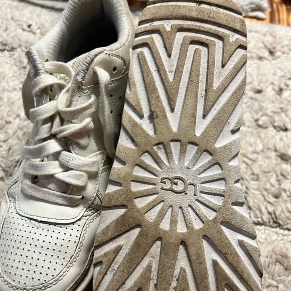 Ugg sneakers white but worn - Picture 2 of 3